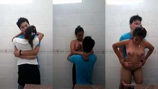Viral ABG Bermain Di Toilet.