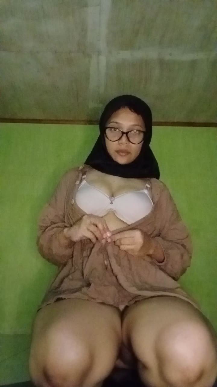 Stw Hijab Namanya Tante Sarah Sange Part 4